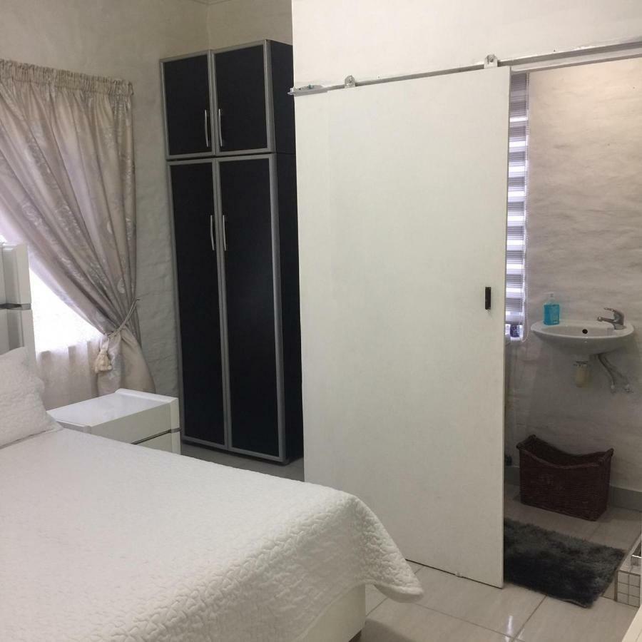 Patzerella'S Cozy Nest Hotel Krugersdorp Ngoại thất bức ảnh